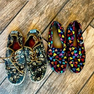 2 Toms slip on shoes